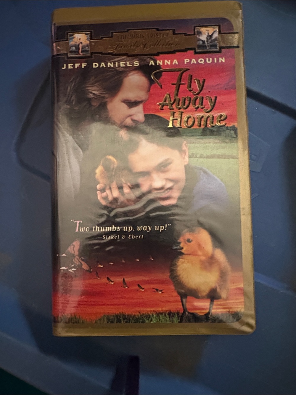 Fly Away Home VHS - Jeff Daniels Anna Paquin - Red/Gold Cover